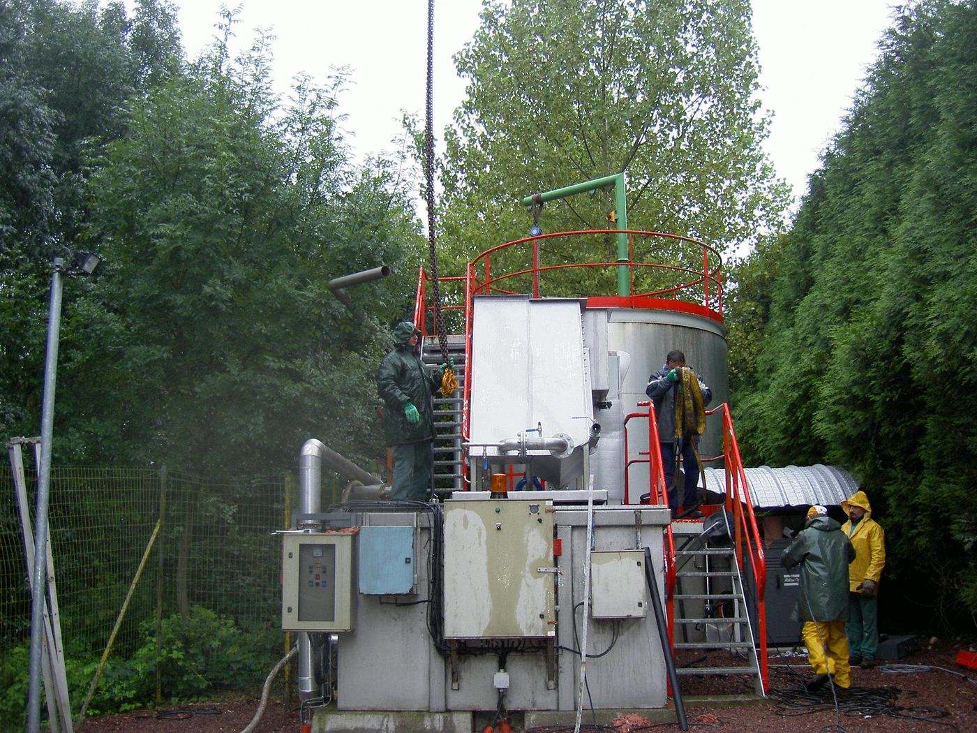 Flottateur à air dissous en cours de mise en service, équipe technique sur site